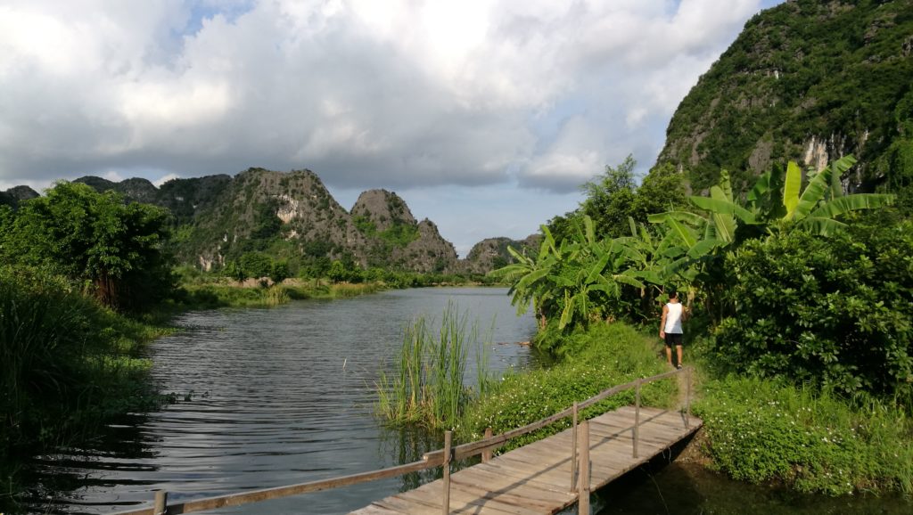 Tam-Coc-Boat-tour-Mua-Cave-ninh-binh-vietnam-mountain-landscape-view-point-wedding-photo