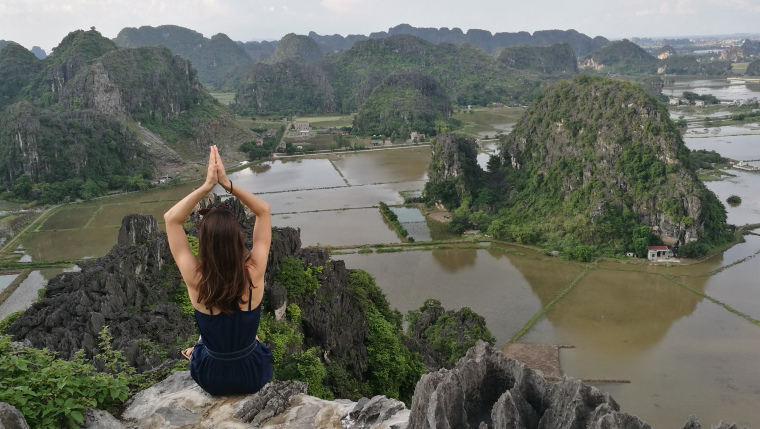 Mua-Cave-ninh-binh-vietnam-mountain-landscape-view-point