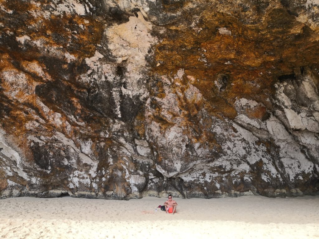 Kelingking Beach cliff